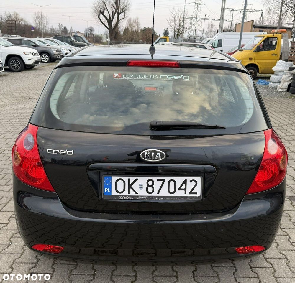 Kia Ceed - 11