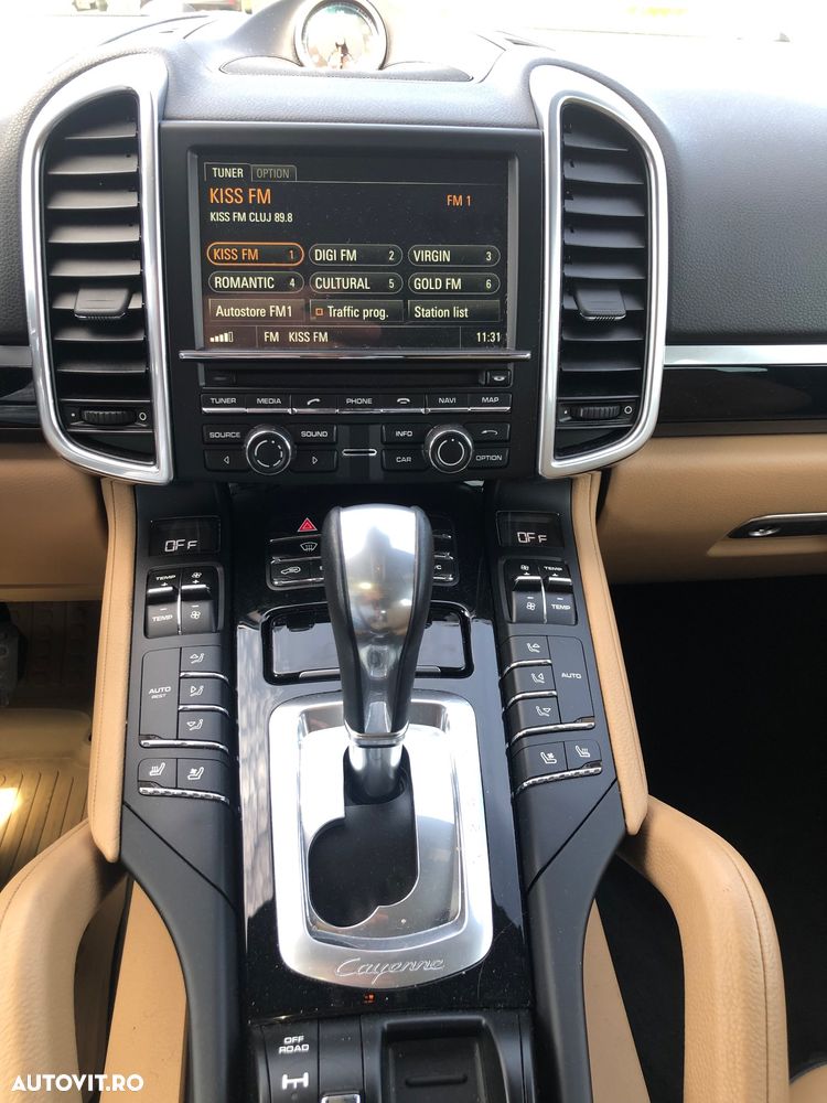 Porsche Cayenne 3.0 L V6 - 23