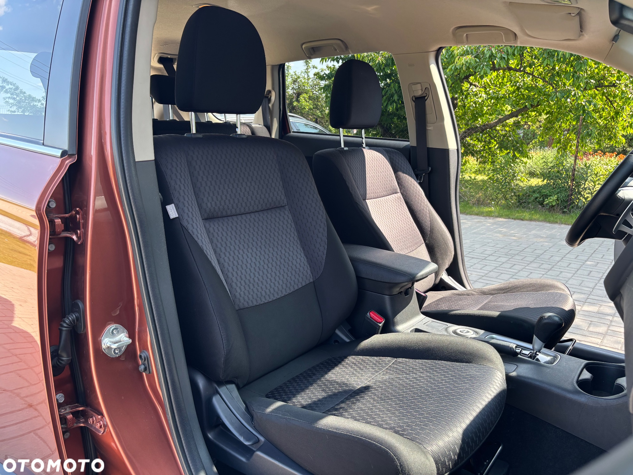 Mitsubishi Outlander - 16