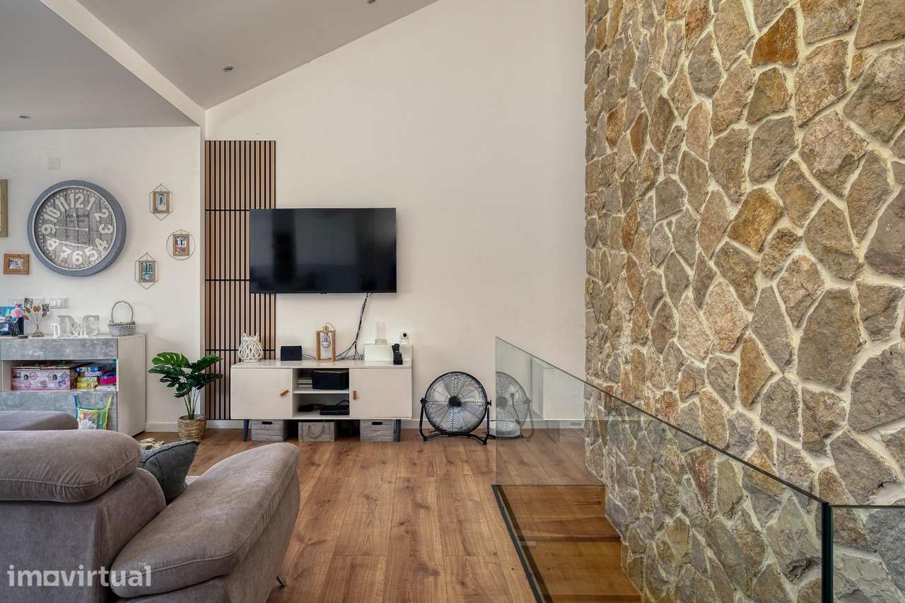 Moradia em banda T4  renovada com terraço e logradouro,... - Grande imagem: 5/36