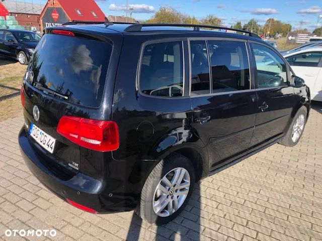 Volkswagen Touran - 10