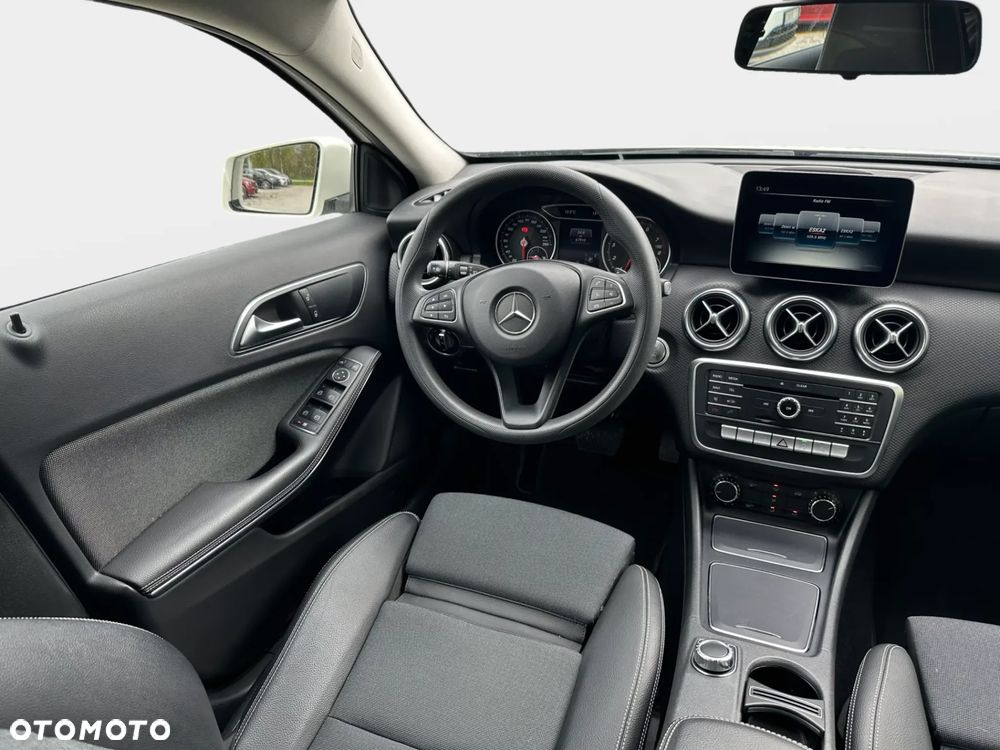 Mercedes-Benz Klasa A 160 7G-DCT Style - 11