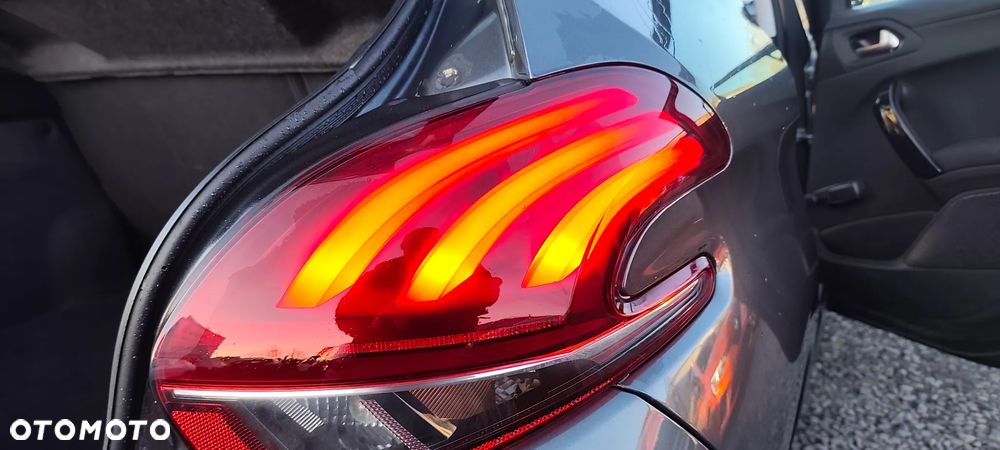 Peugeot 208 1.2 PureTech Allure - 10