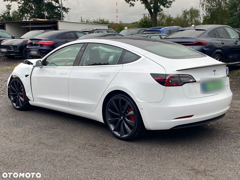 Tesla Model 3 - 8