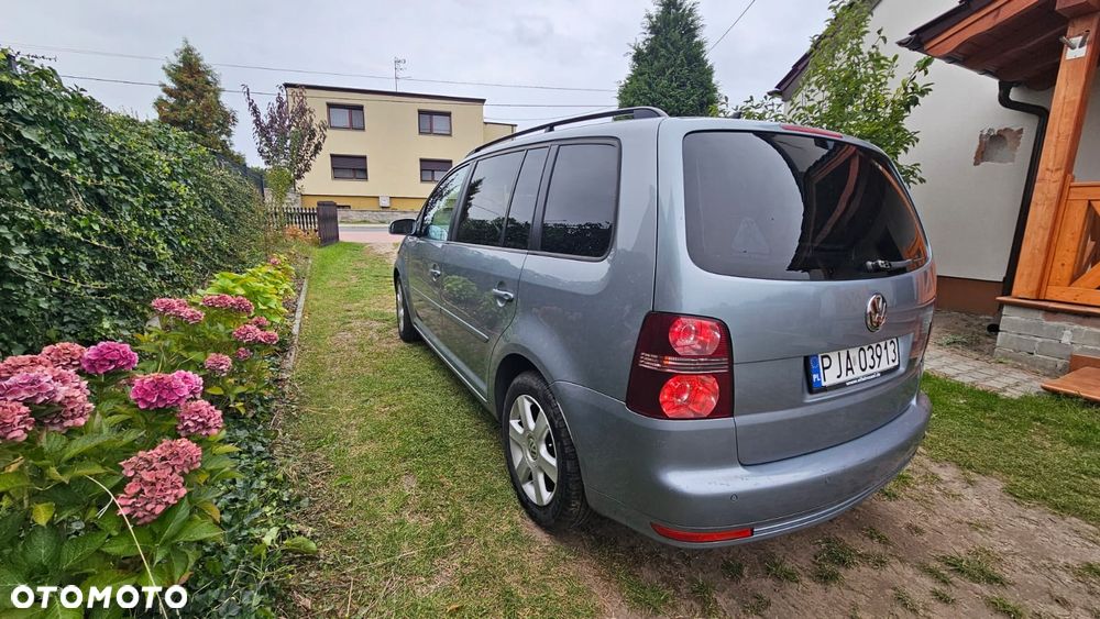Volkswagen Touran - 4