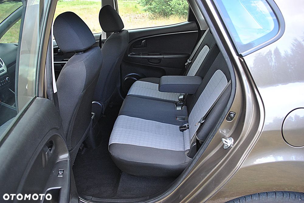 Kia Venga 1.4 CVVT Business Line - 10