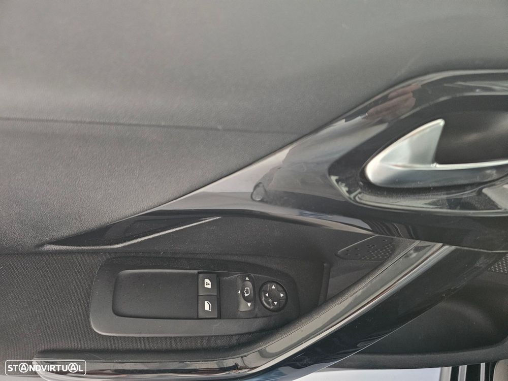 Peugeot 208 - 14