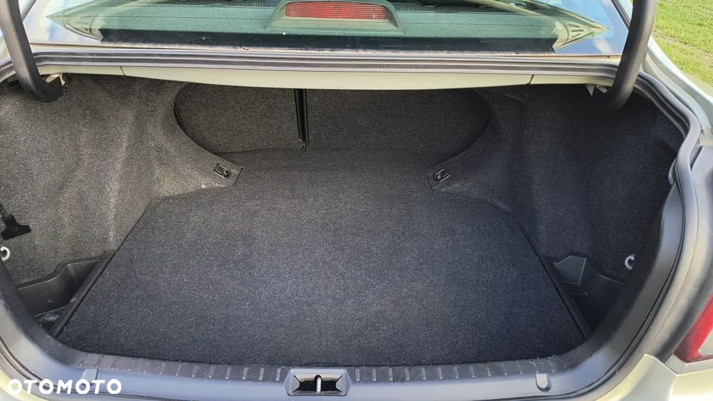 Toyota Avensis - 36