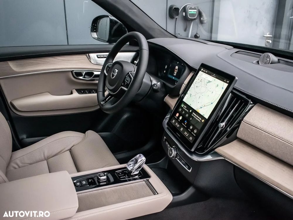 Volvo XC 90 T8 AWD Plug-in Hybrid Ultra Dark - 4