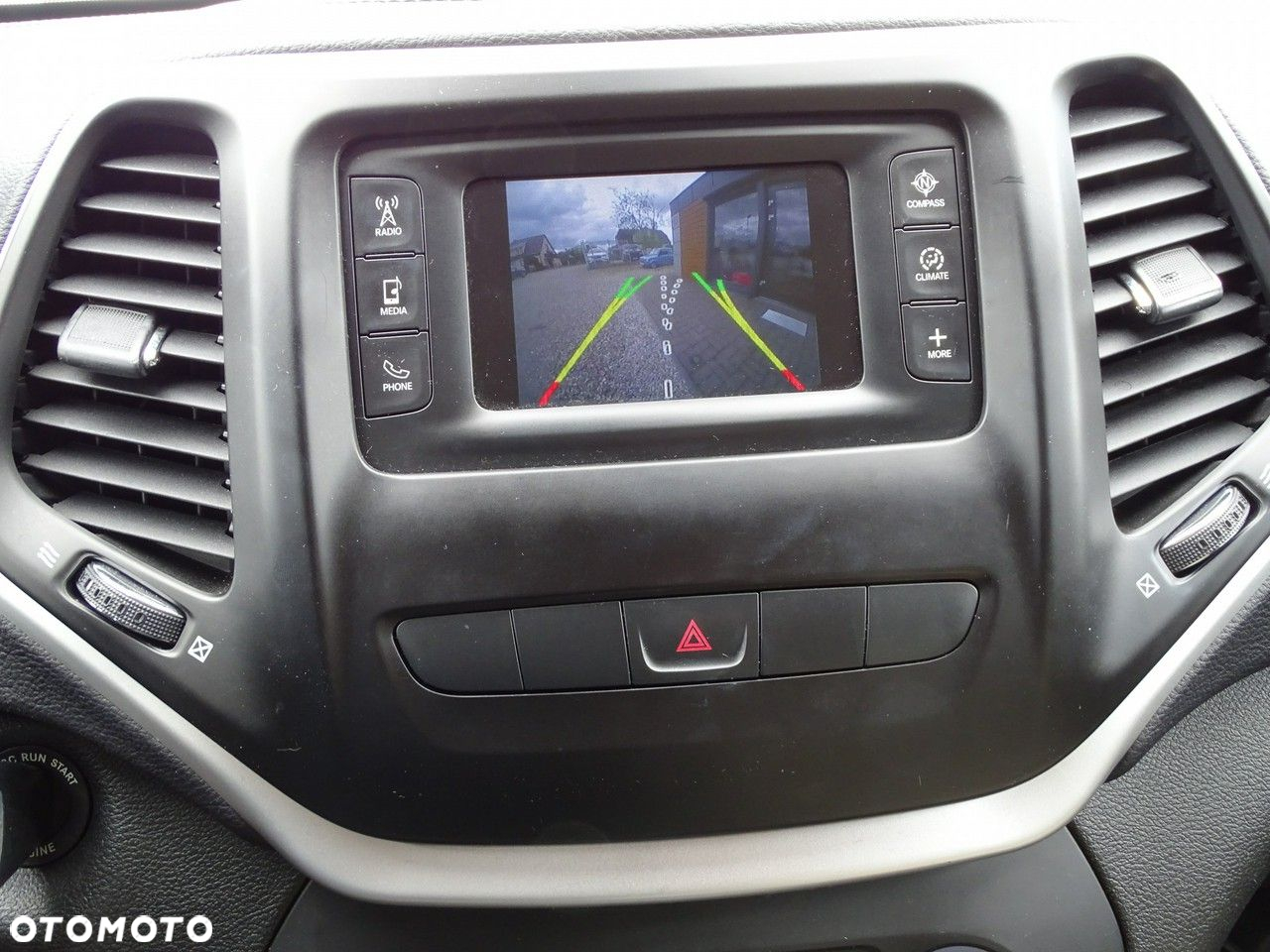 Jeep Cherokee - 10