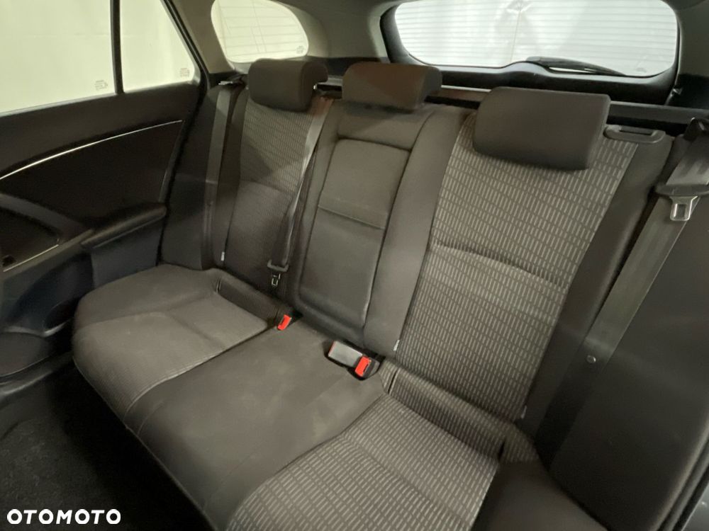 Toyota Avensis 2.0 D-4D 2010 - 33