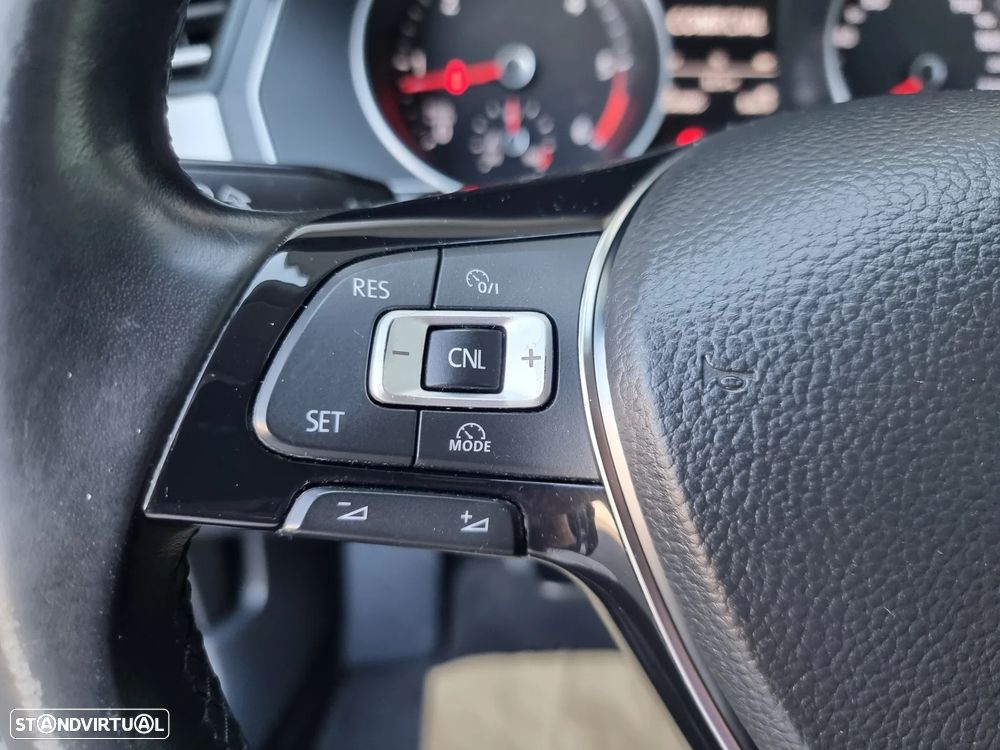 VW Passat Variant 2.0 TDI Confortline - 12