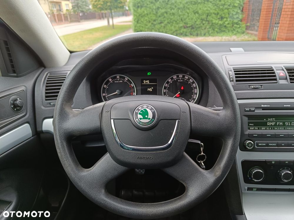 Skoda Octavia 1.6 Combi Ambiente - 32