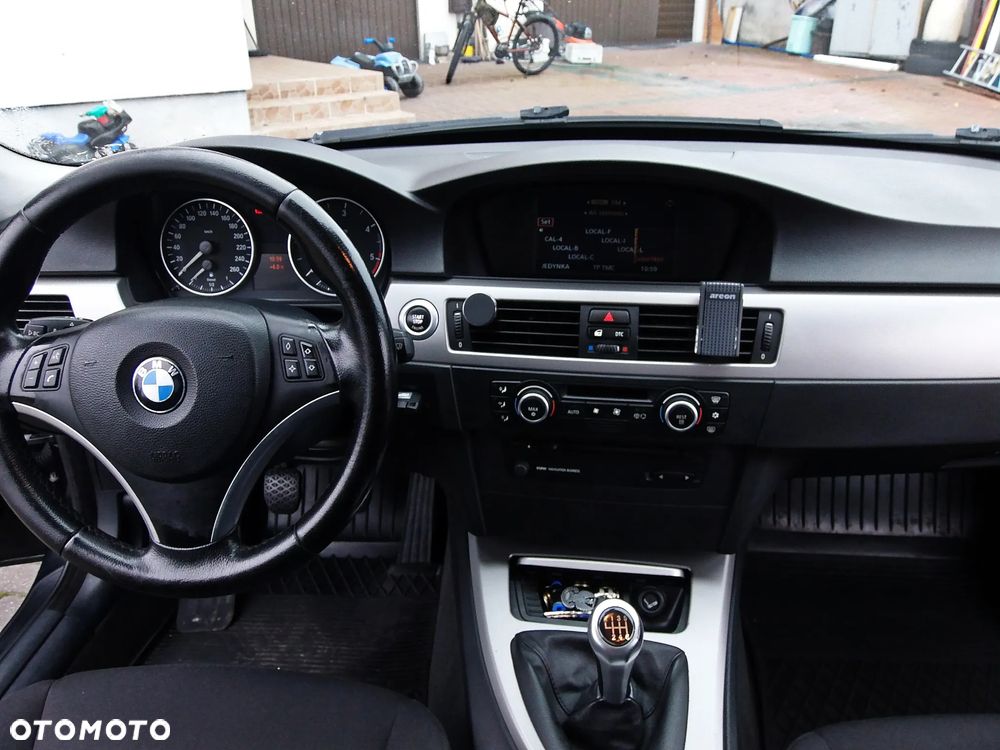 BMW Seria 3 320d DPF Touring Edition Fleet - 11