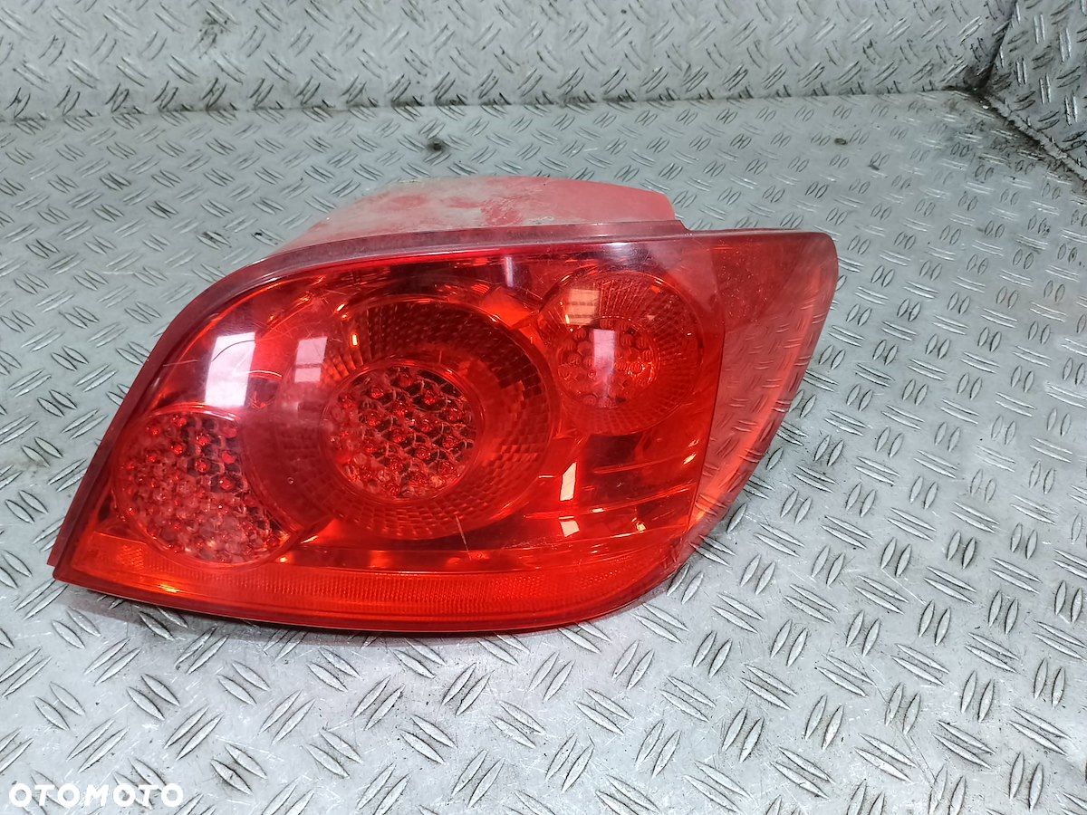 LAMPA TYLNA PRAWA PEUGEOT 307 LIFT 557674 HATCHBACK - 1