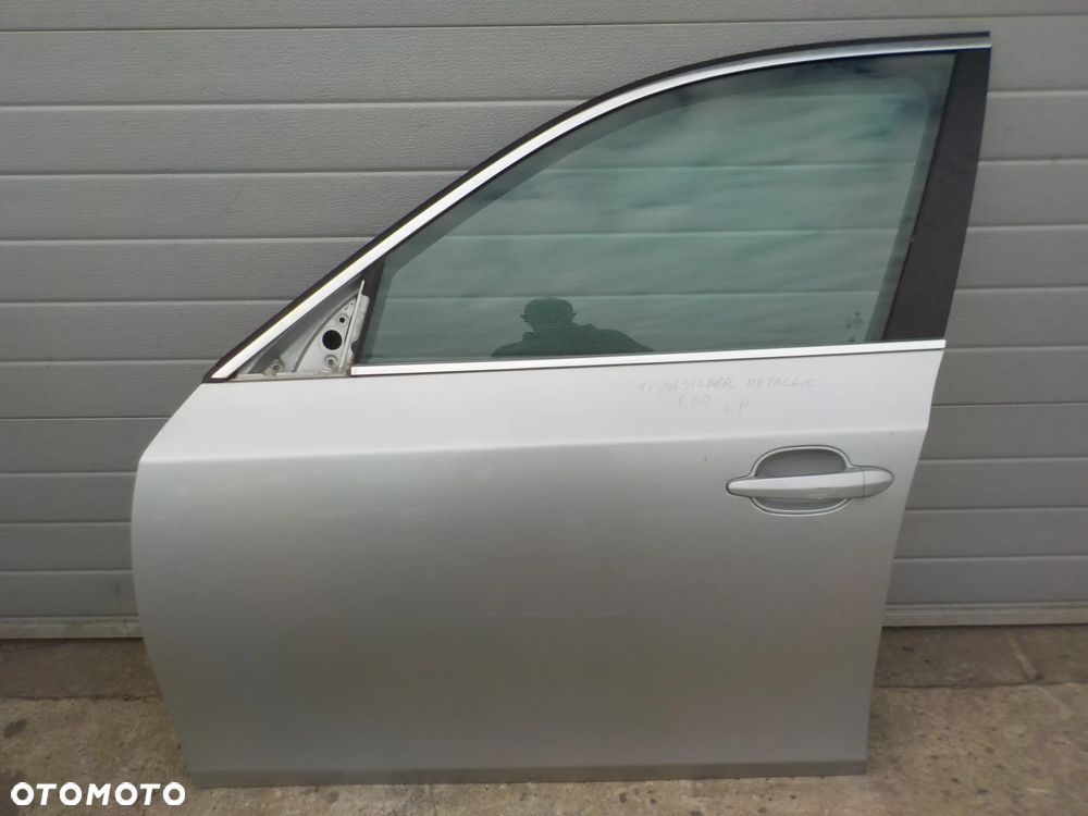 BMW E60 E61 DRZWI LEWY PRZÓD TITAN SILBER METALIC - 1