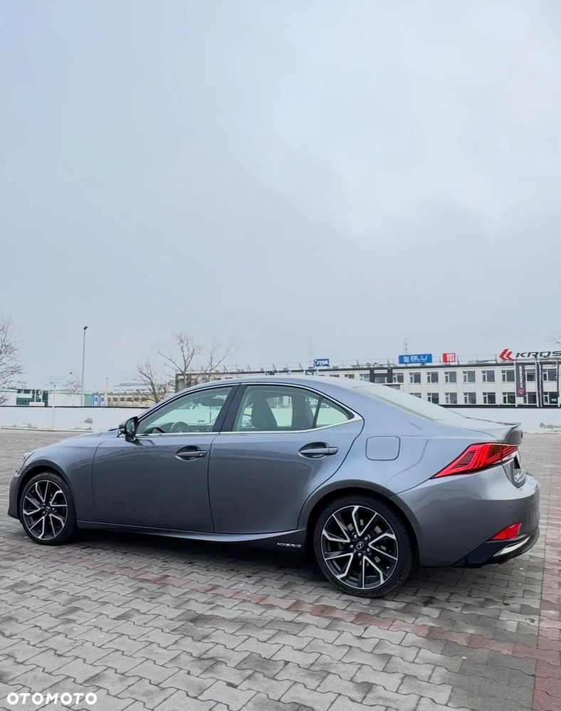 Lexus IS 300h Elegance - 11