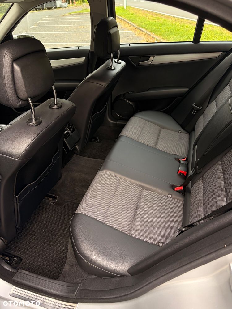 Mercedes-Benz Klasa C 180 CGI Automatik BlueEFFICIENCY Avantgarde - 8