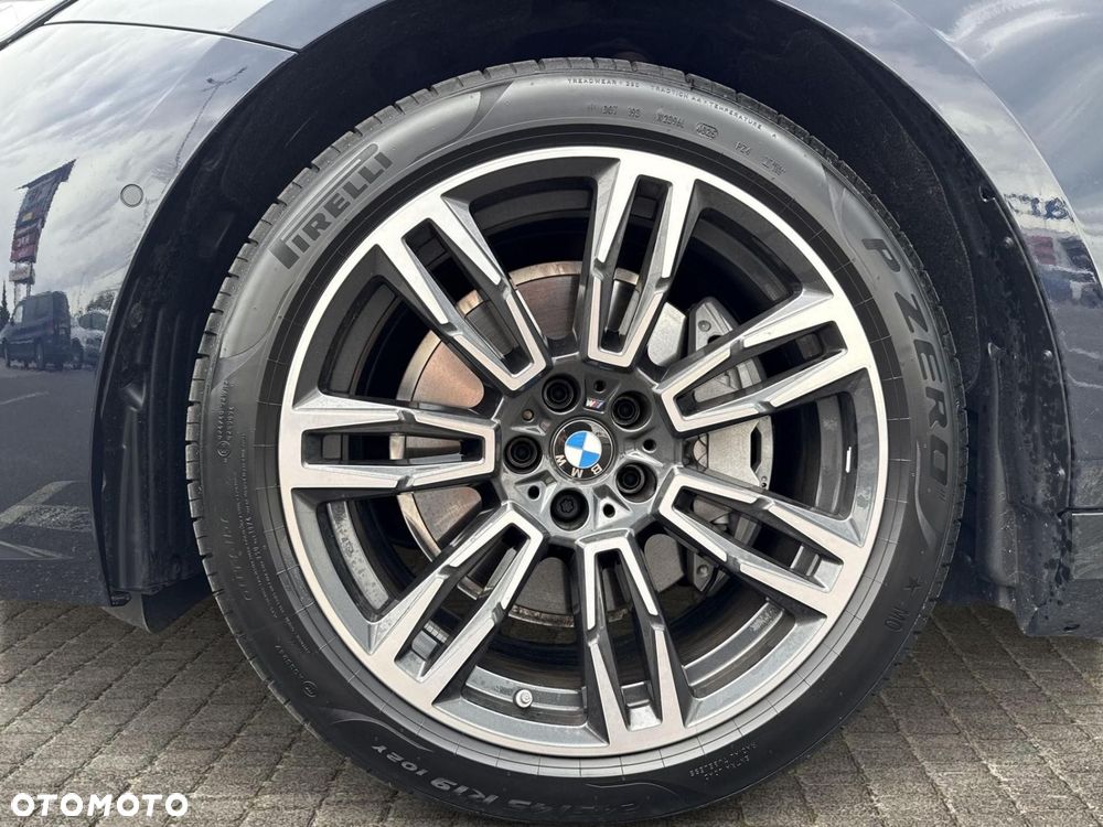 BMW i5 - 4
