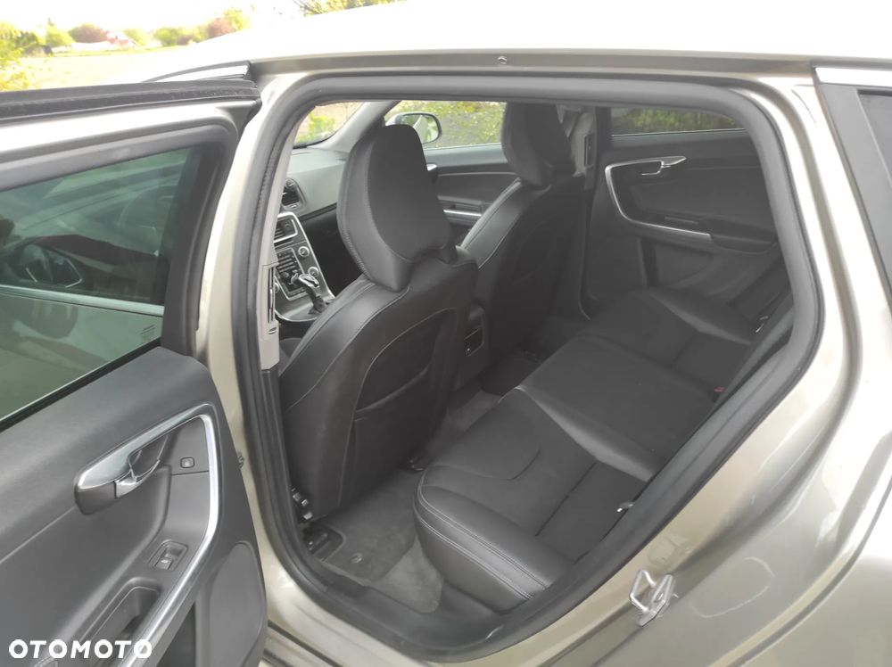 Volvo V60 T5 Drive-E Momentum - 21