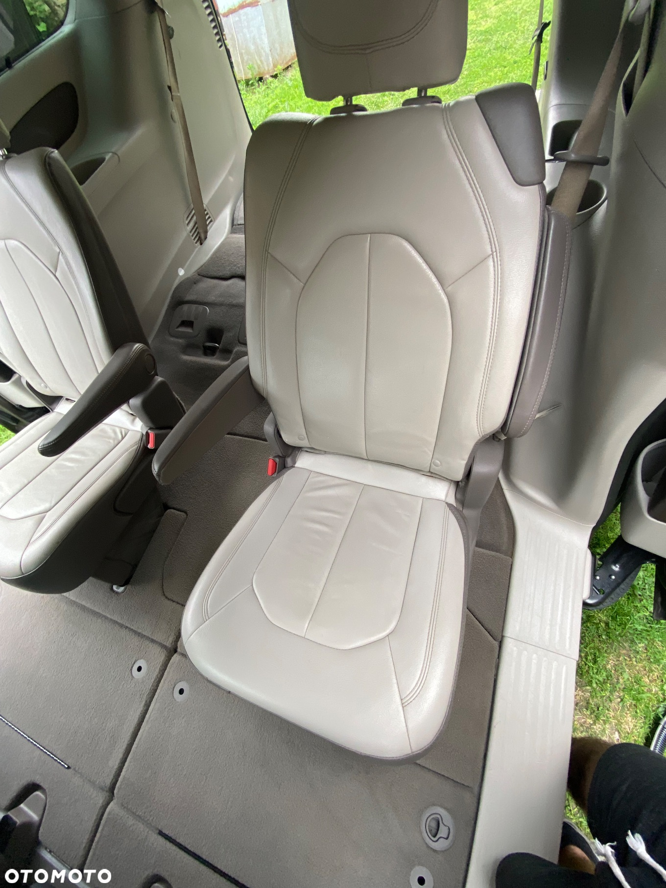 Chrysler Pacifica - 16
