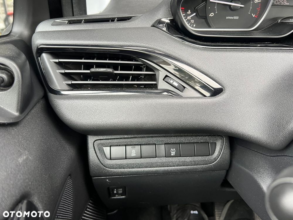 Peugeot 208 - 38