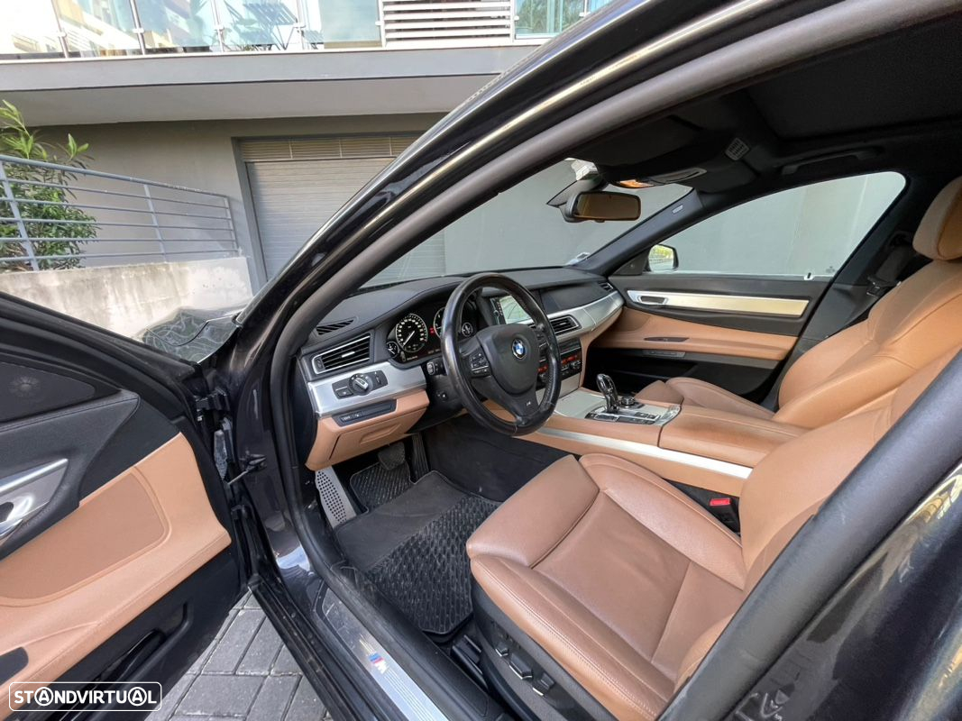 BMW 740 d Pack M - 16
