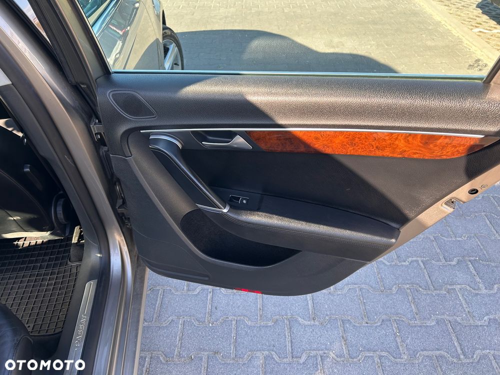 Volkswagen Passat 2.0 Blue TDI SCR Highline - 18