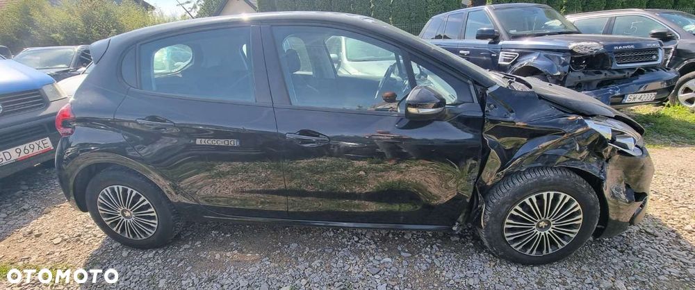 Peugeot 208 - 16