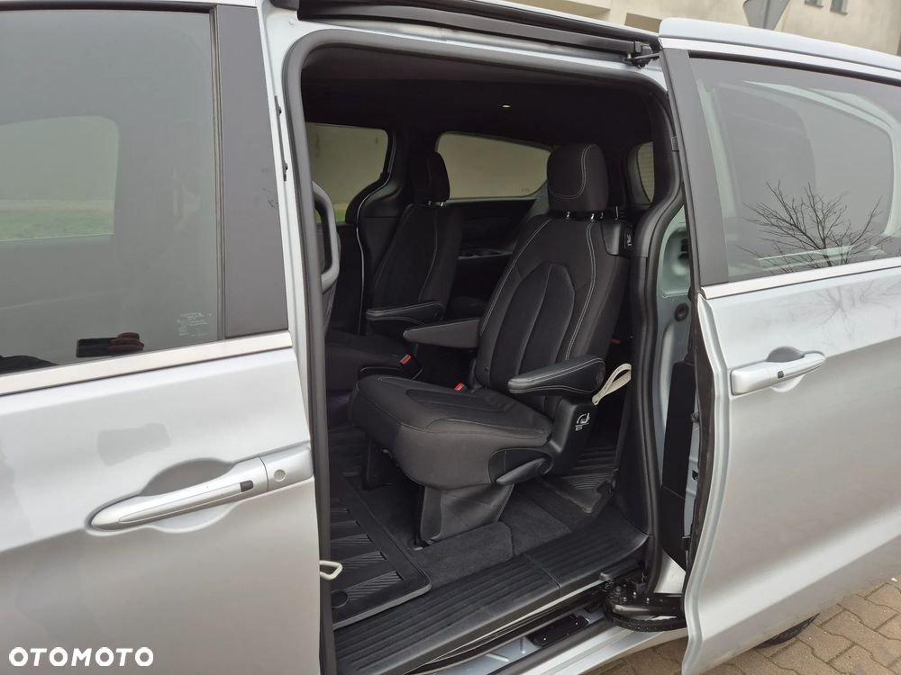 Chrysler Pacifica - 23