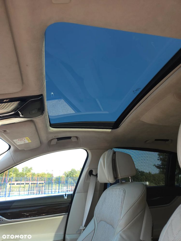 BMW Seria 7 750i xDrive - 29