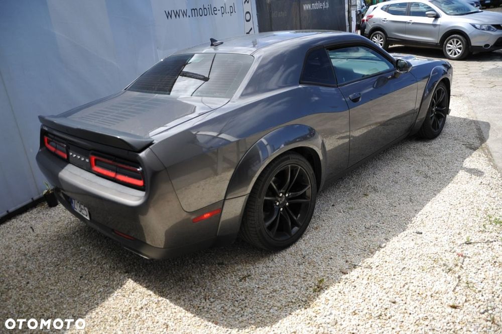 Dodge Challenger - 11