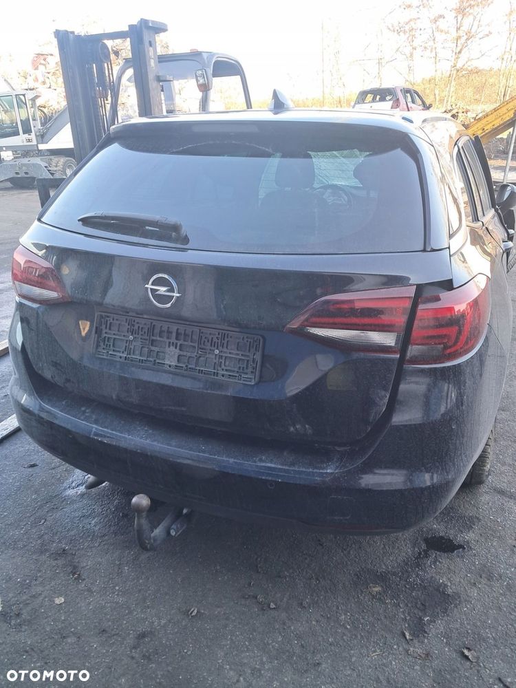 Opel Astra K V Pas tylny wanna wnęka na koło - 1