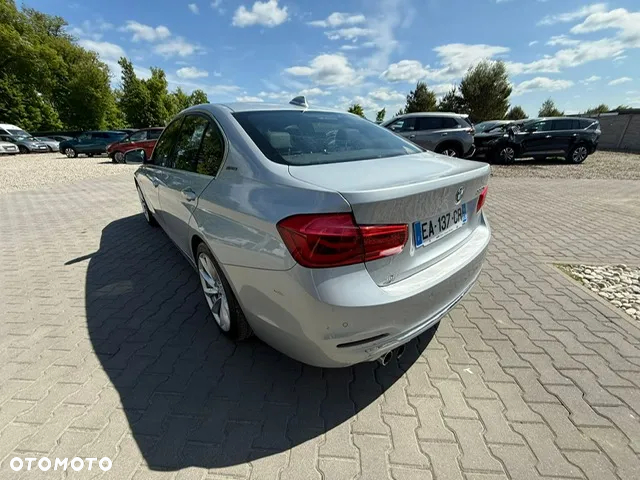 BMW Seria 3 330e Luxury Line sport - 11