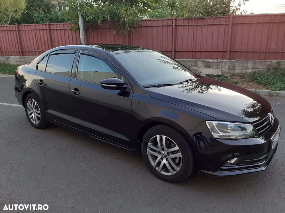 Volkswagen Jetta 2.0 TDI Highline - 2