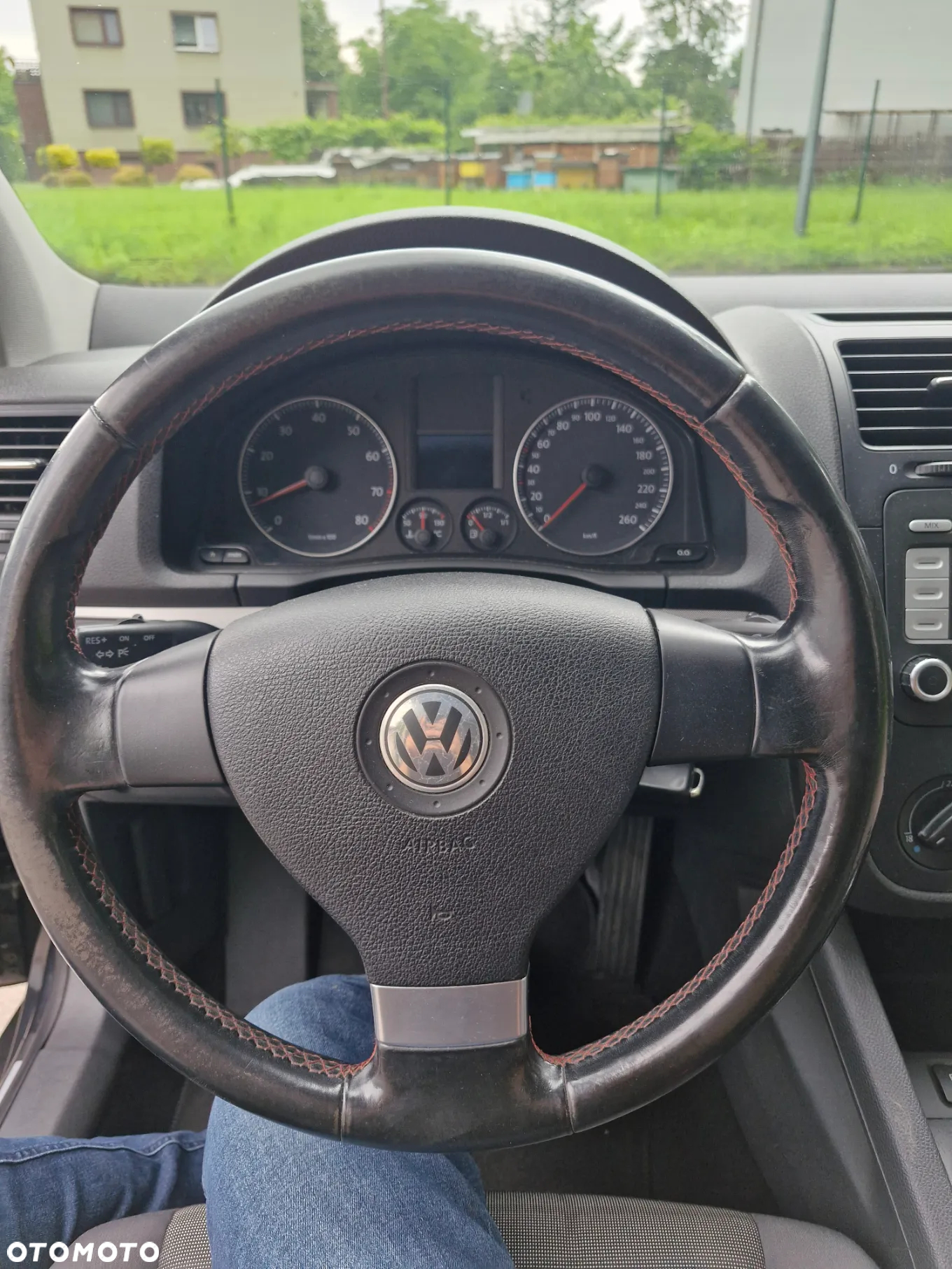 Volkswagen Golf - 10