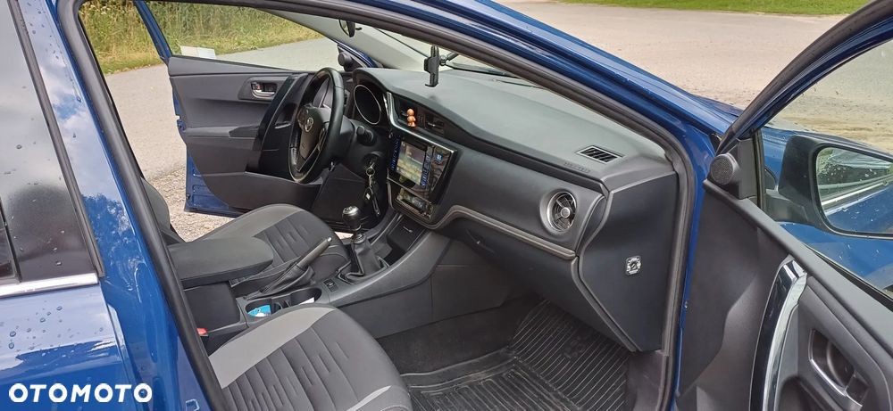 Toyota Auris 1.6 Premium - 9