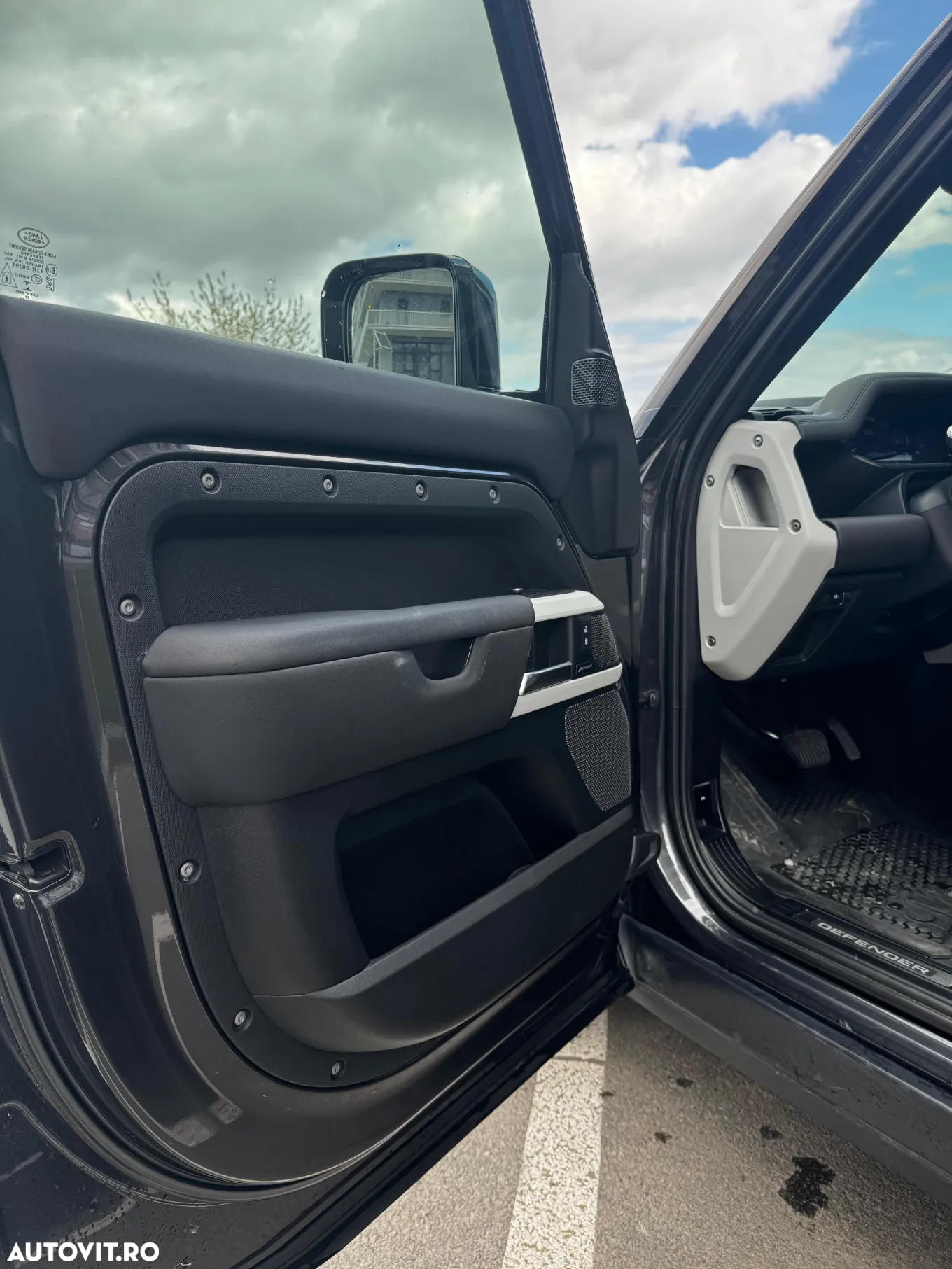 Land Rover Defender - 15
