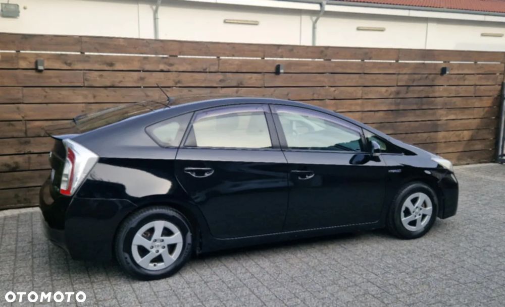 Toyota Prius ver-1-8-hsd-prestige - 3