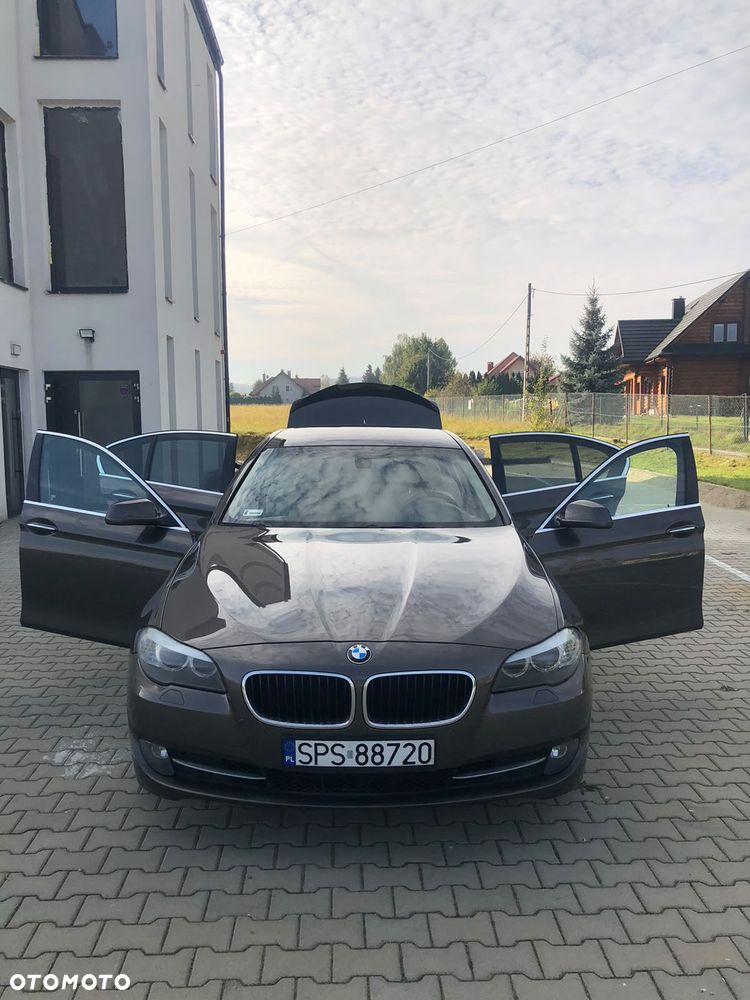 BMW Seria 5 525d xDrive - 10