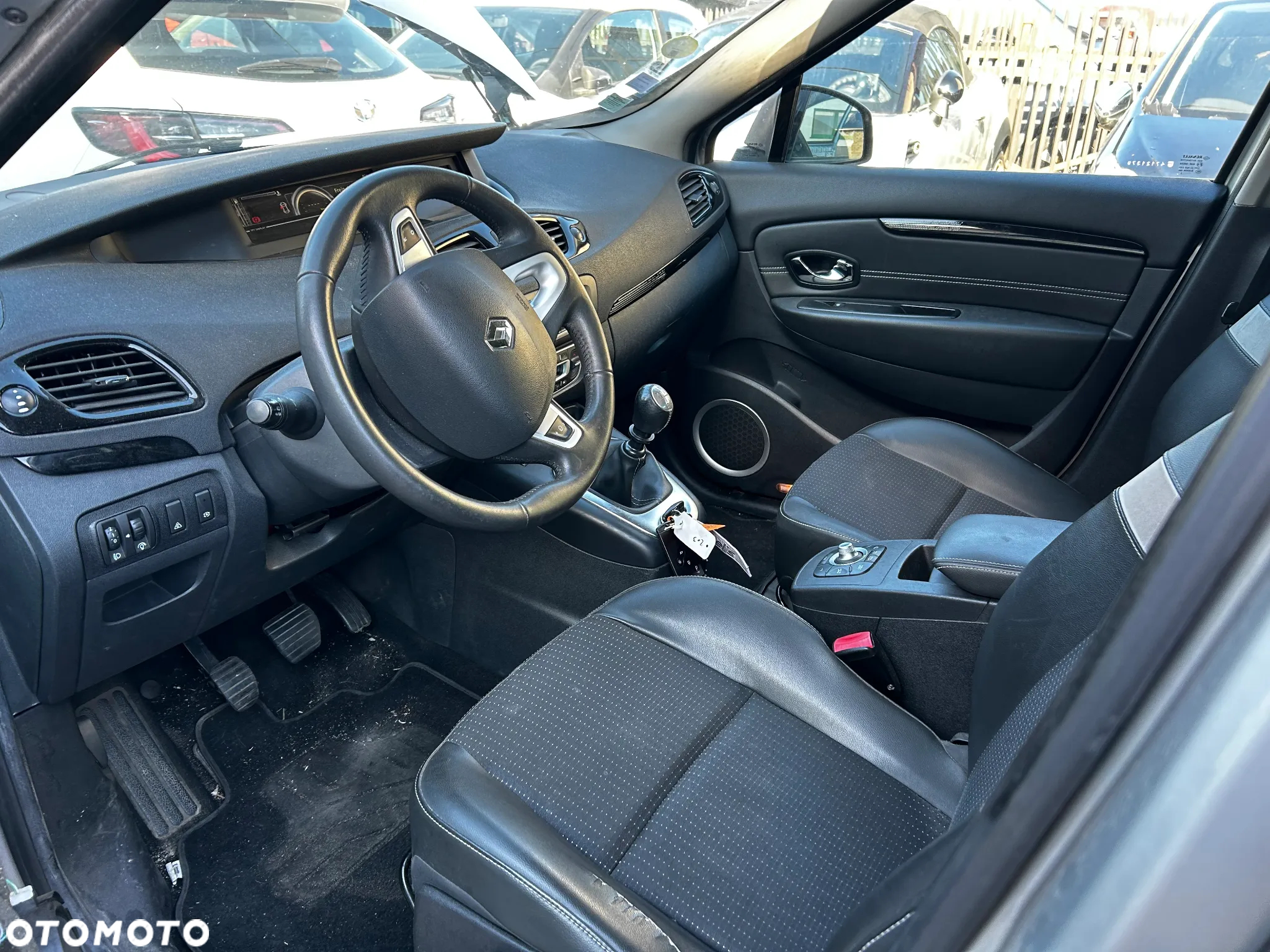 Renault Grand Scenic - 16