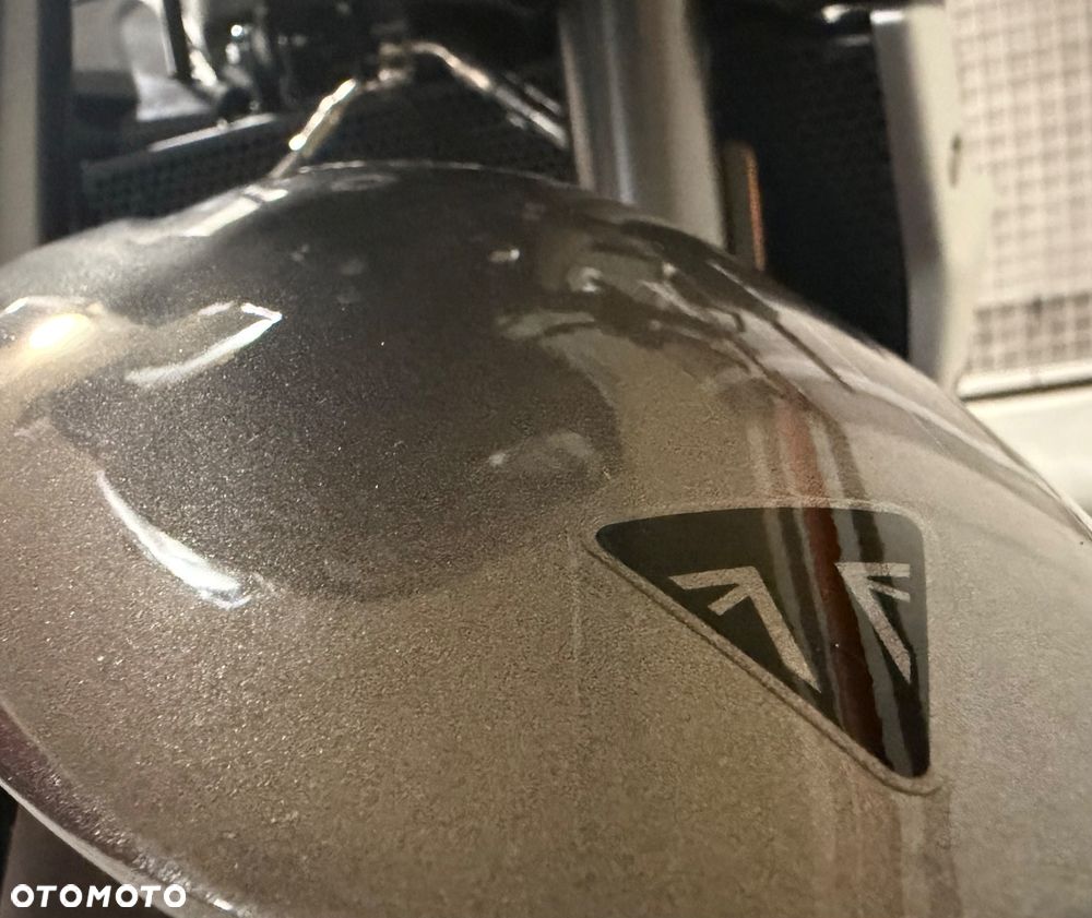 Triumph Street Triple - 25
