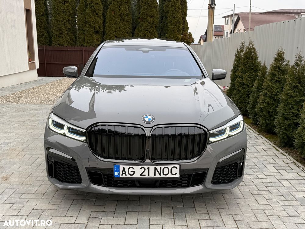 BMW Seria 7 730d xDrive MHEV - 28