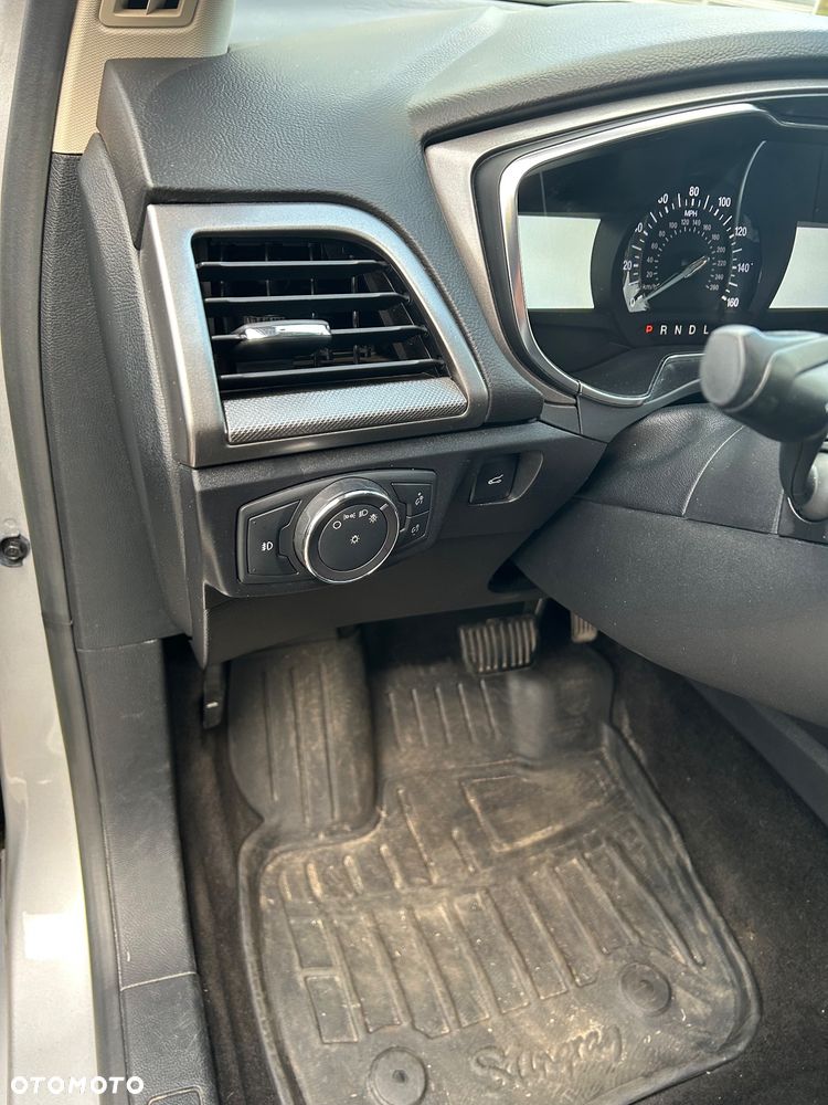 Ford Fusion - 13