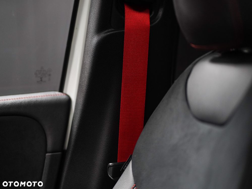 Mercedes-Benz GLB - 32