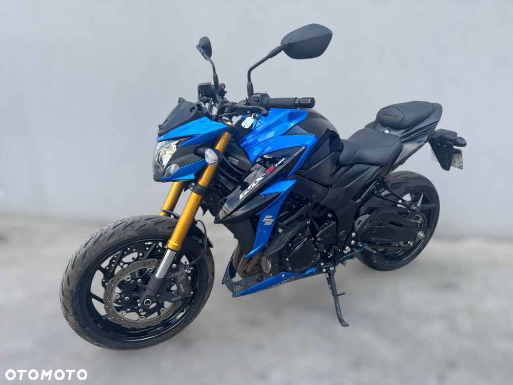 Suzuki GSX - 6