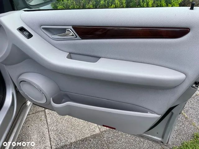 Mercedes-Benz Klasa A 180 CDI Autotronic Avantgarde - 5