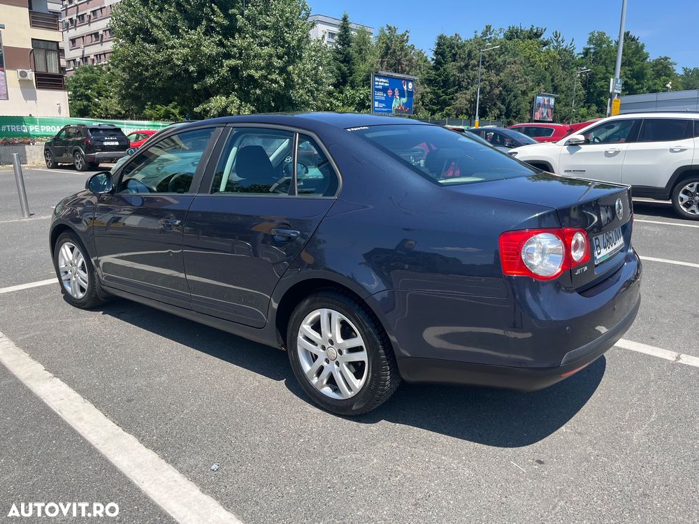 Volkswagen Jetta - 4