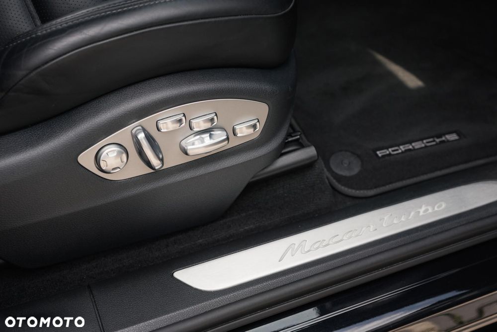 Porsche Macan Turbo - 30