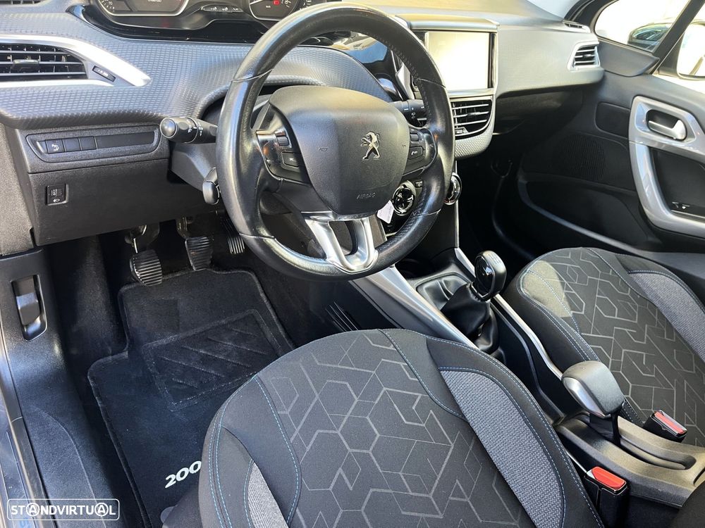 Peugeot 2008 1.2 PureTech Style - 13